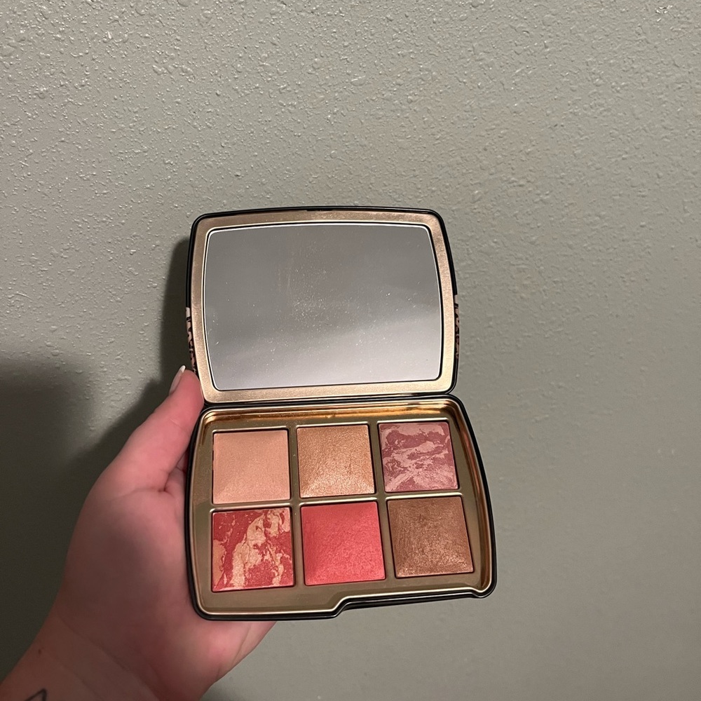 Hourglass ambient lighting palette - limited edition